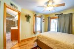 First Floor Master Bedroom w/ Queen Bed